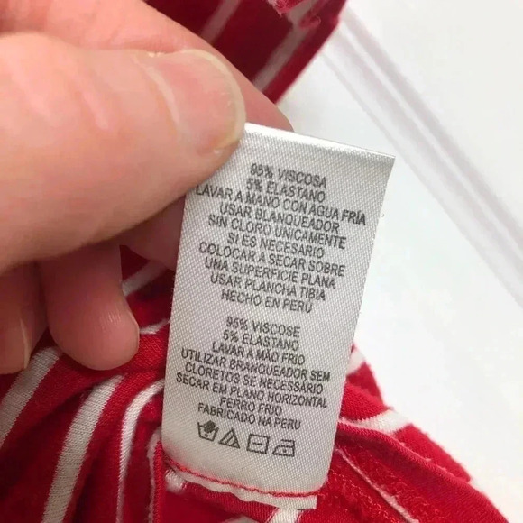 Tahari Long Sleeved Shirt Red & White Striped  Size Medium - Picture 12 of 16